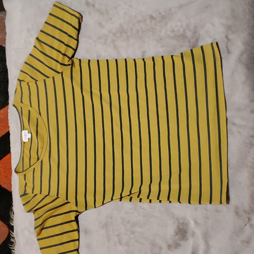 LuLaRoe XL women's short sleeve shirt